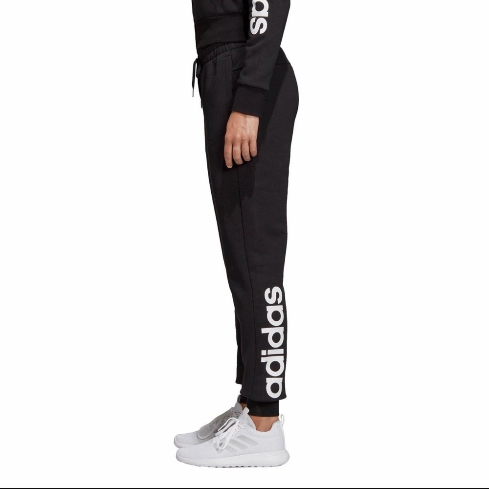 ADIDAS JOGGER SWEAT PANTS. women’s// Size s